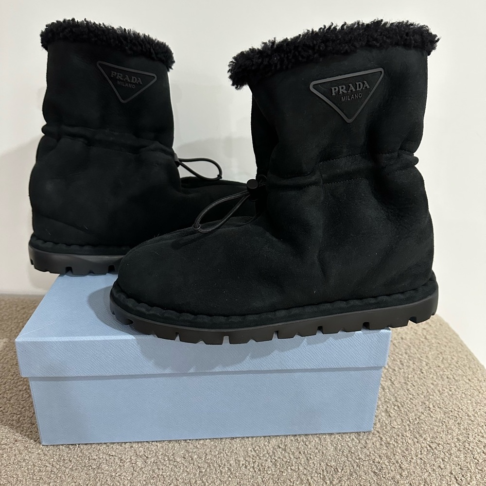 PRADA Blow shearling-lined suede snow boots
